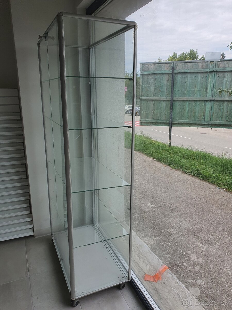 Sklenena vitrina - 2