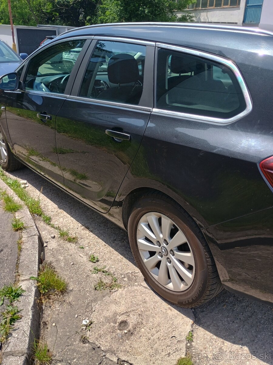 Opel Astra J 1.7.96 kw - 2