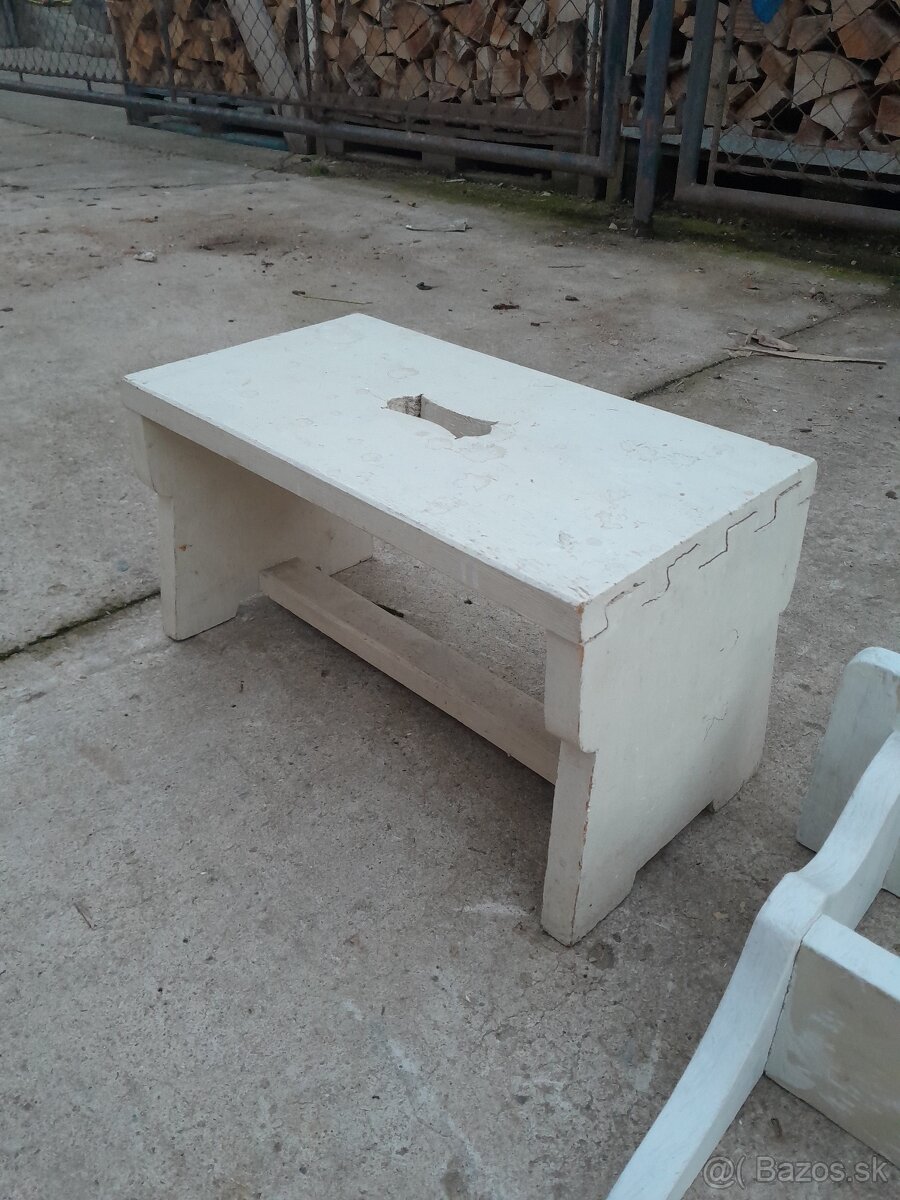 Predám sedačku a poličku - 2