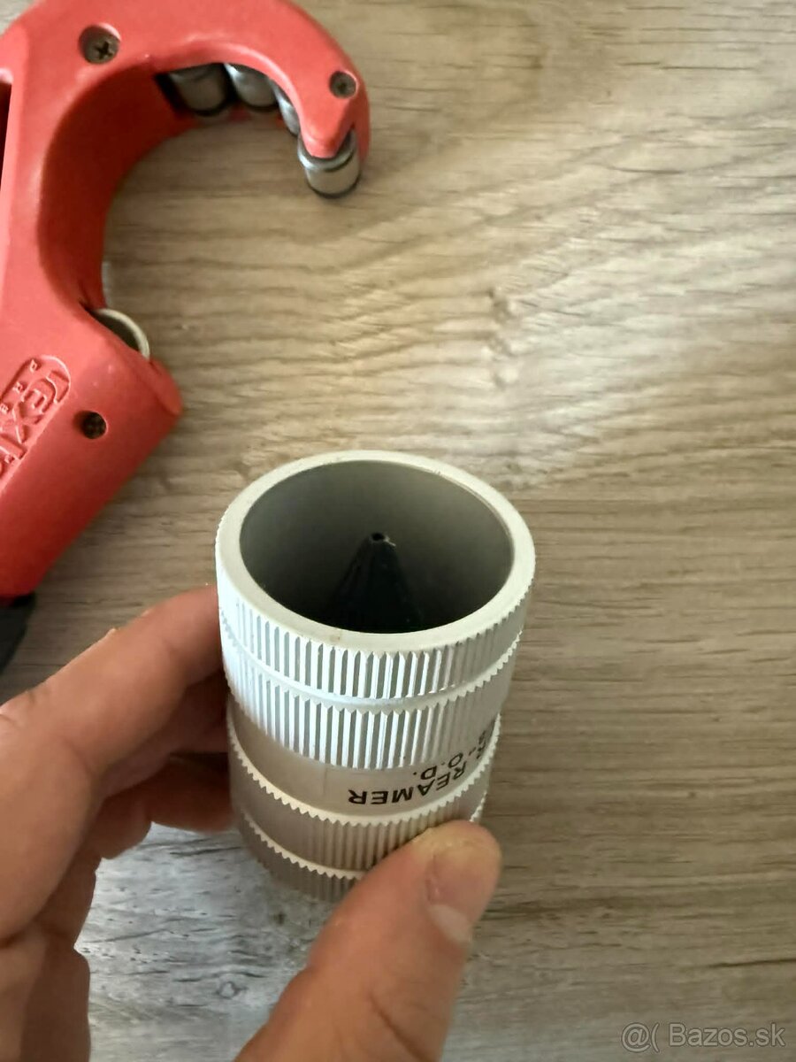 Predám Rezač rúr + odhraňovač ✅ - 2