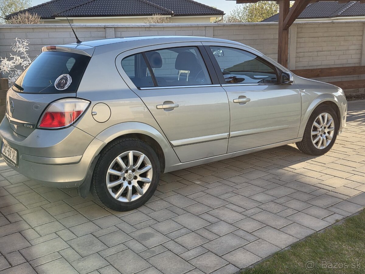 Predaj OPEL ASTRA HATCHBACK - 2