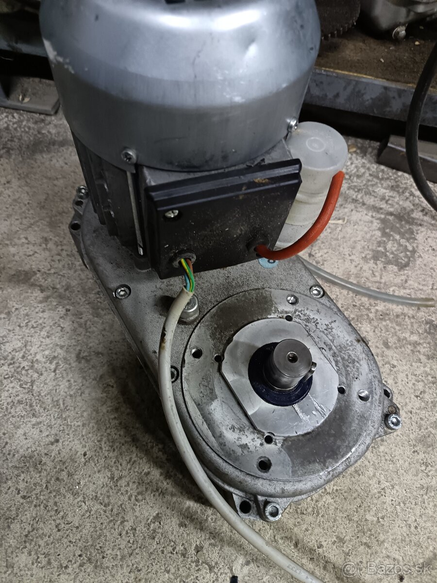 Elektromotor s prevodovkou - 2