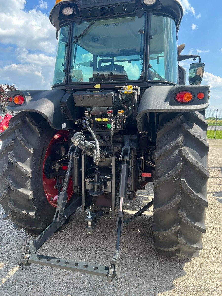 Predam traktor ArmaTrac - 2