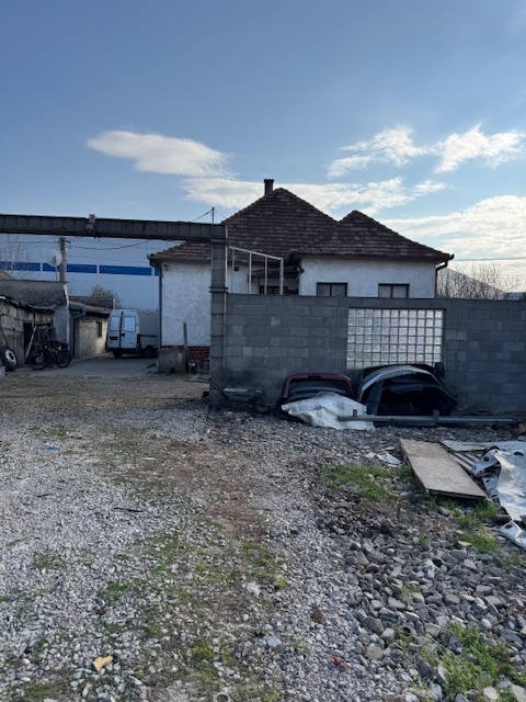 PREDAJ rodinného domu s rozsiahlym pozemkom Sereď - 2