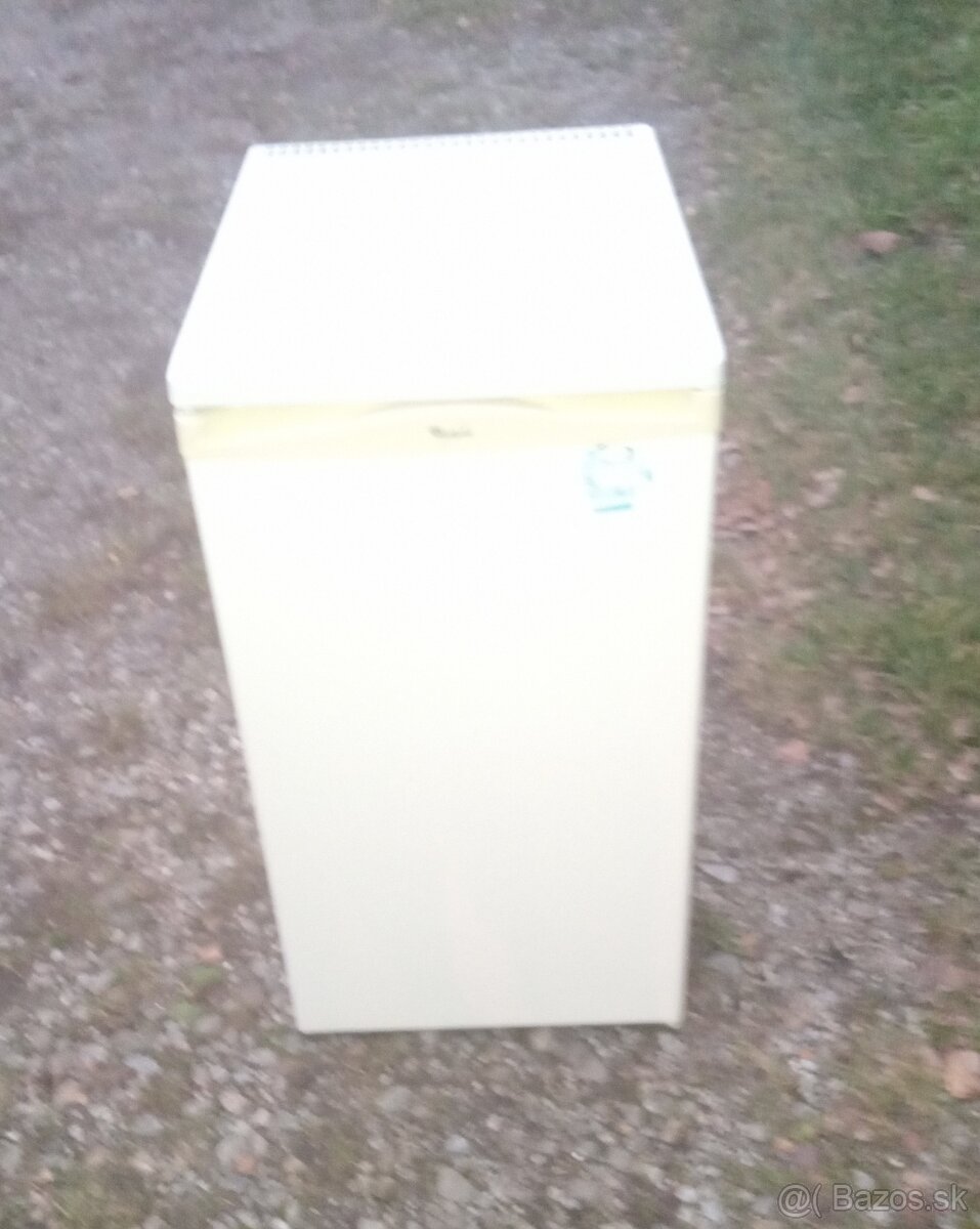 Predám plnefunkčná chladnička s malou mrazničkou WHIRLPOOL - 2