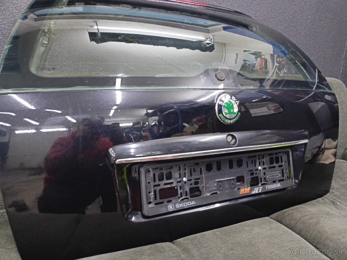 Kufor ( piate dvere ) Octavia 1 - 2