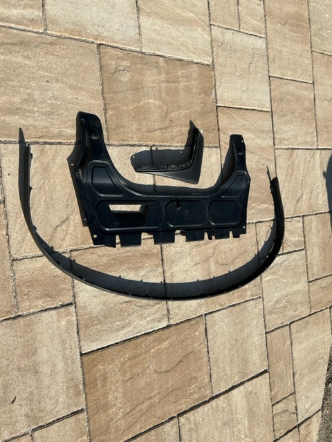 Predám náhradné diely na Fabiu - 2