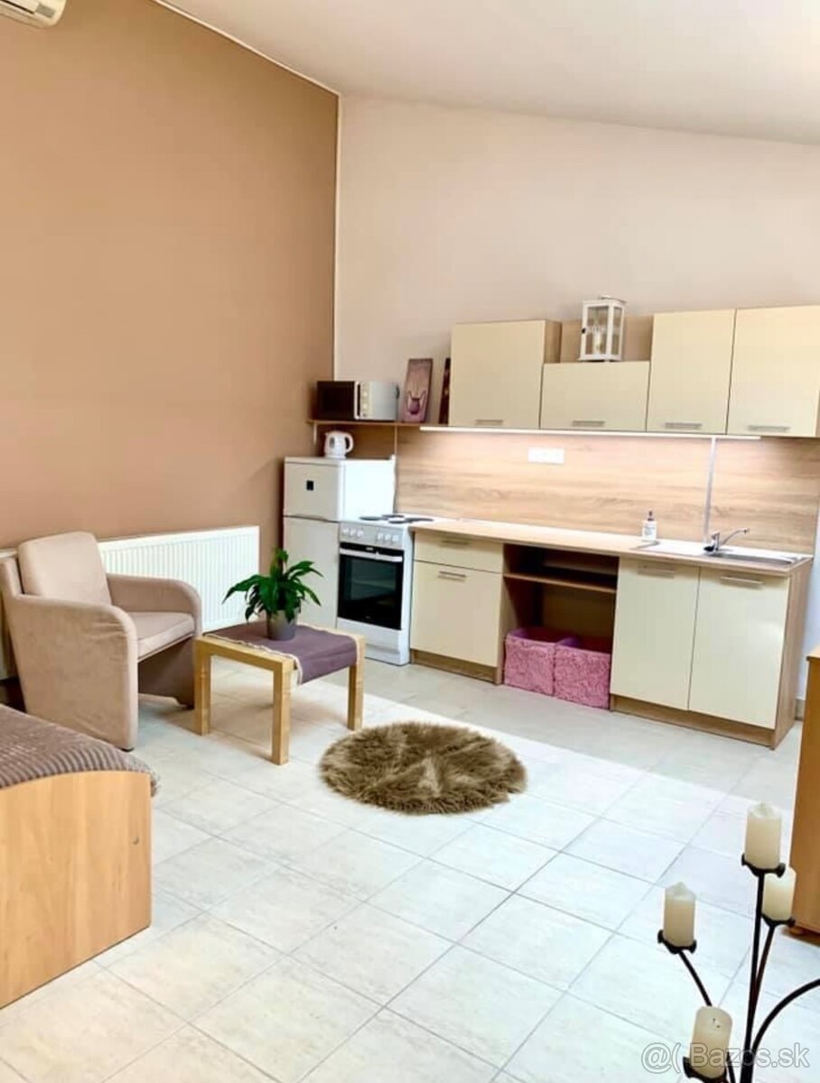 Prenájom -garzonka. - 2