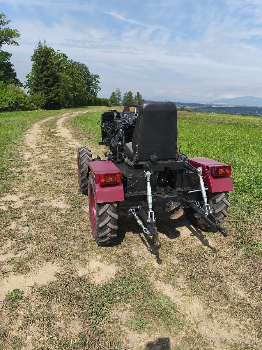 Malotraktor 4x4 Tatra 805 - 2