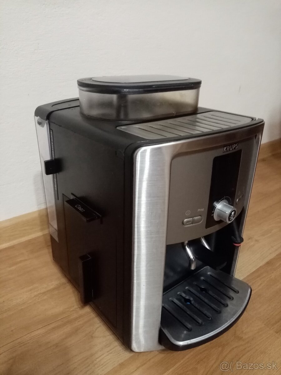 Plne automatický Expresso kávovar KRUPS EA8050 - 2