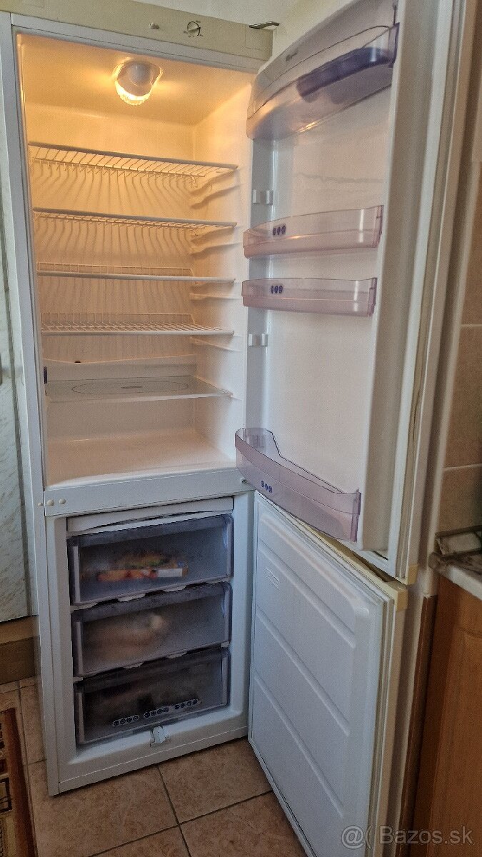 Chladnička s mrazničkou - 2
