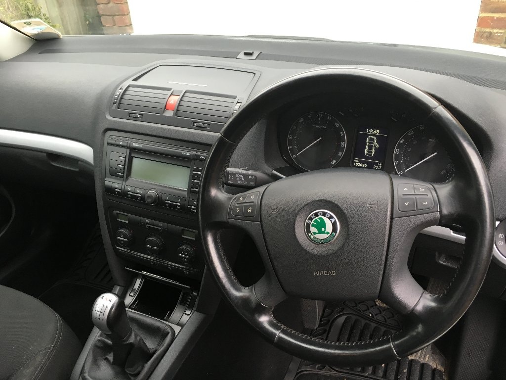 interier, plasti, ovladanie, škoda octavia II - 2