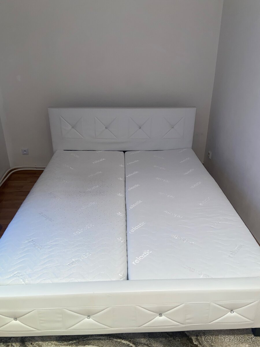 Posteľ s matracami - 2