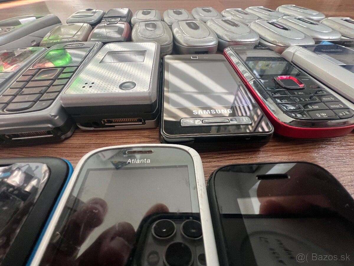 Predám zbierku mobilov - 2