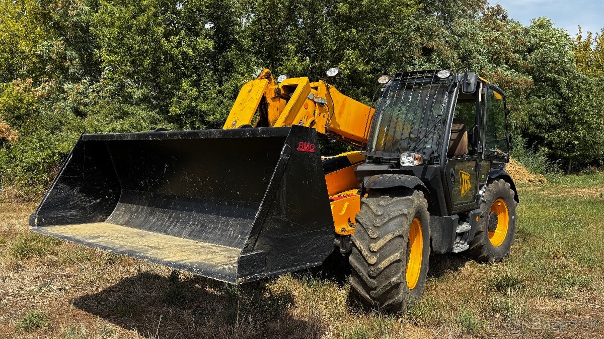 Teleskopicky nakladač JCB - 2