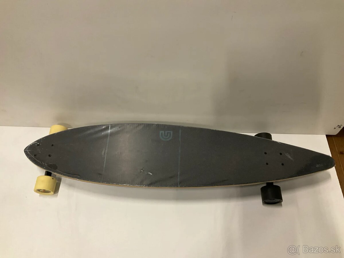 UPLNE NOVY SKATEBOARD - 2