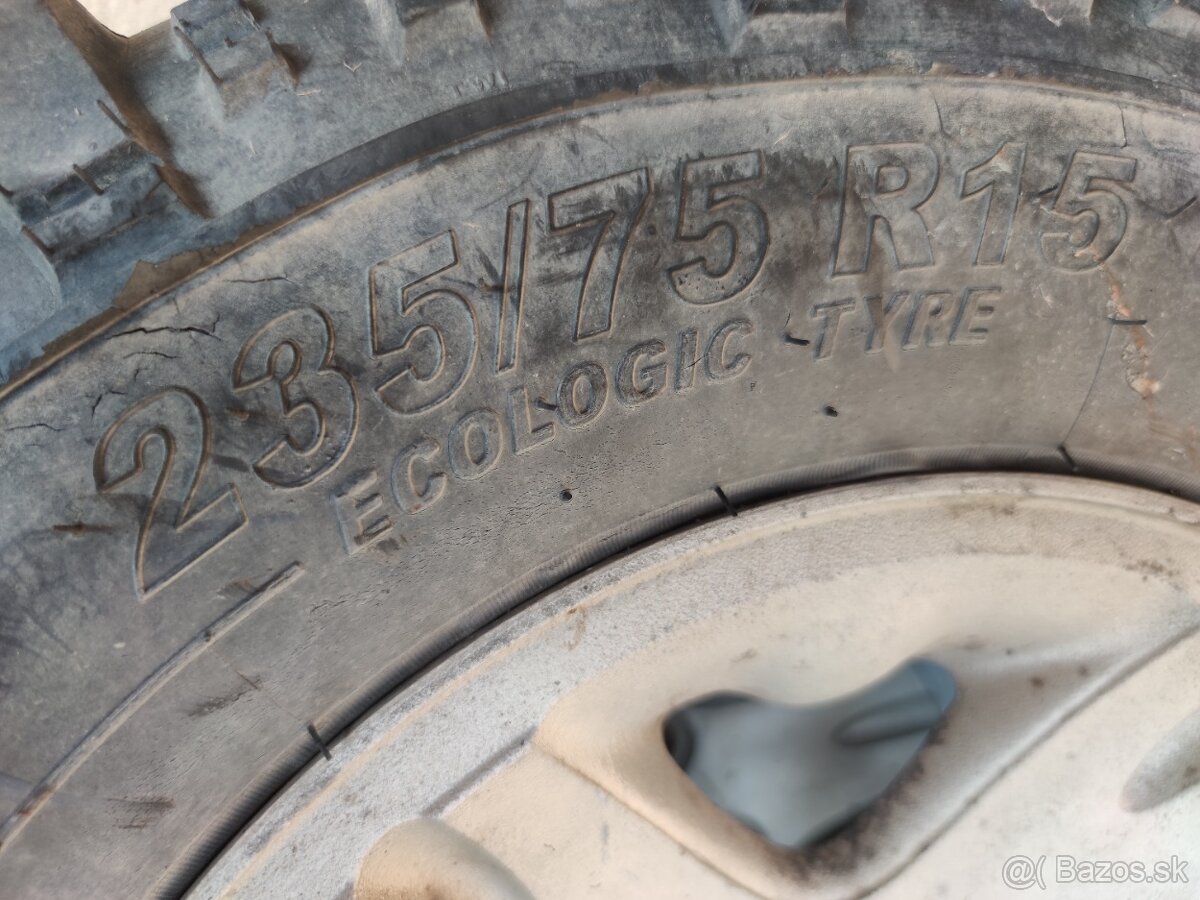 5x139,7 235/75 R15 Sang Yong
