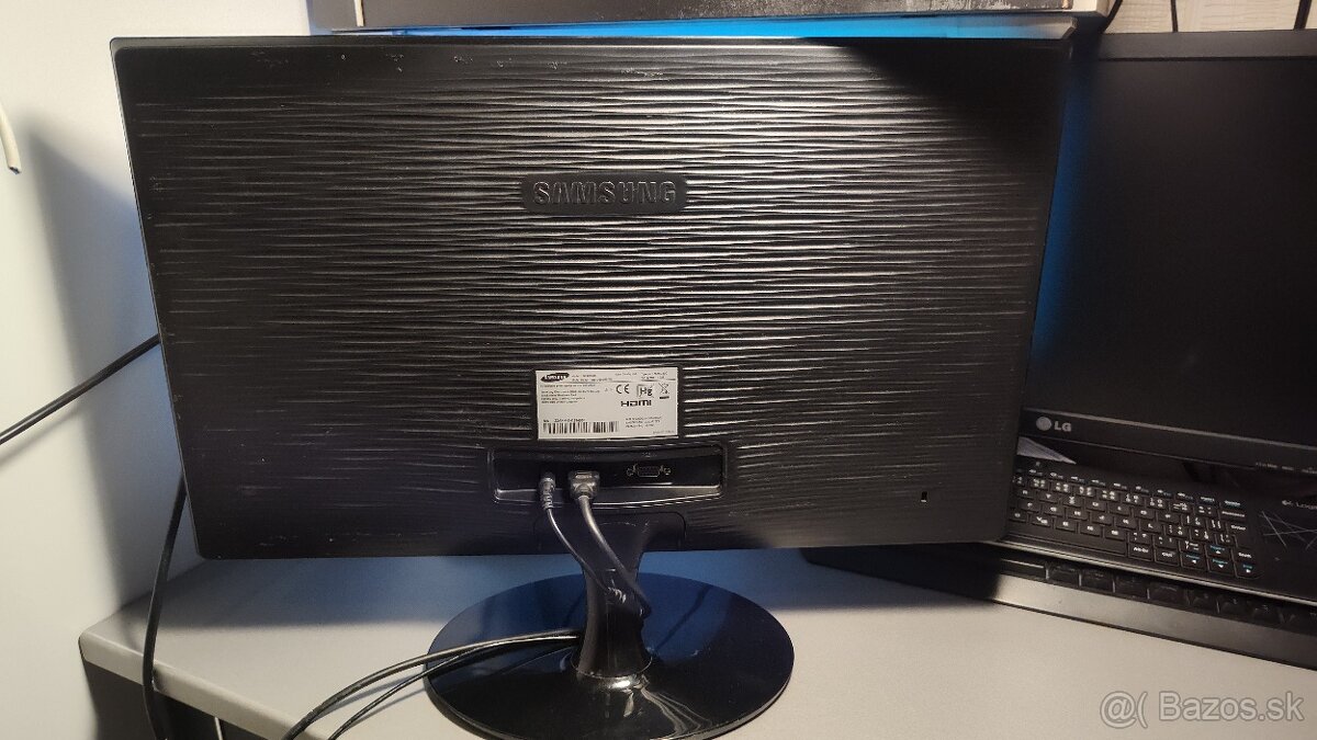 SAMSUNG S24D300H - 2