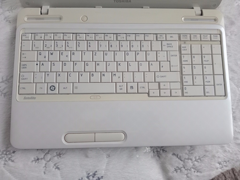 predám na diely notebook Toshiba satellite L750 - 2