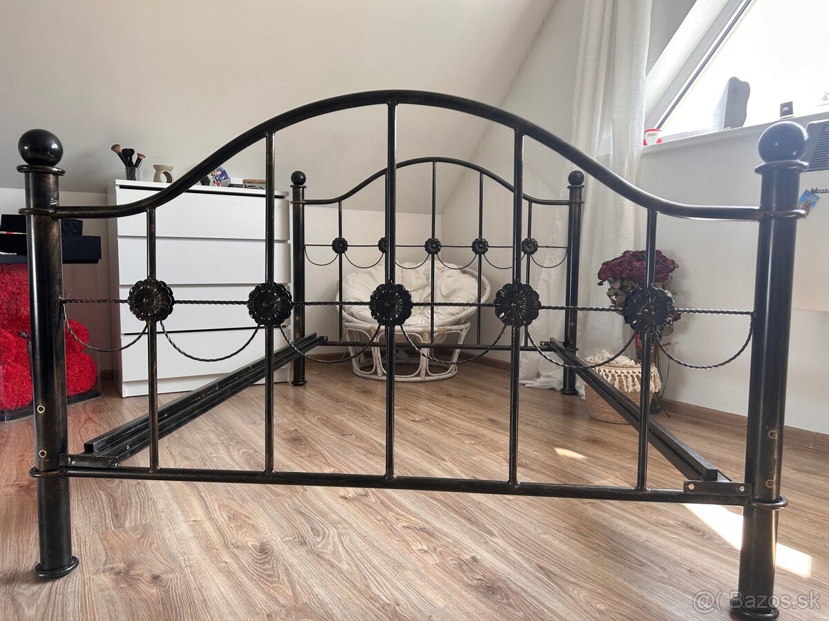 Kovová posteľ - 2