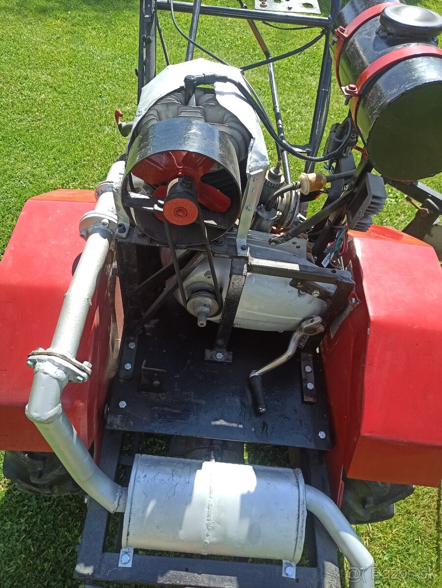 Dvojkolesovy malotraktor - 2