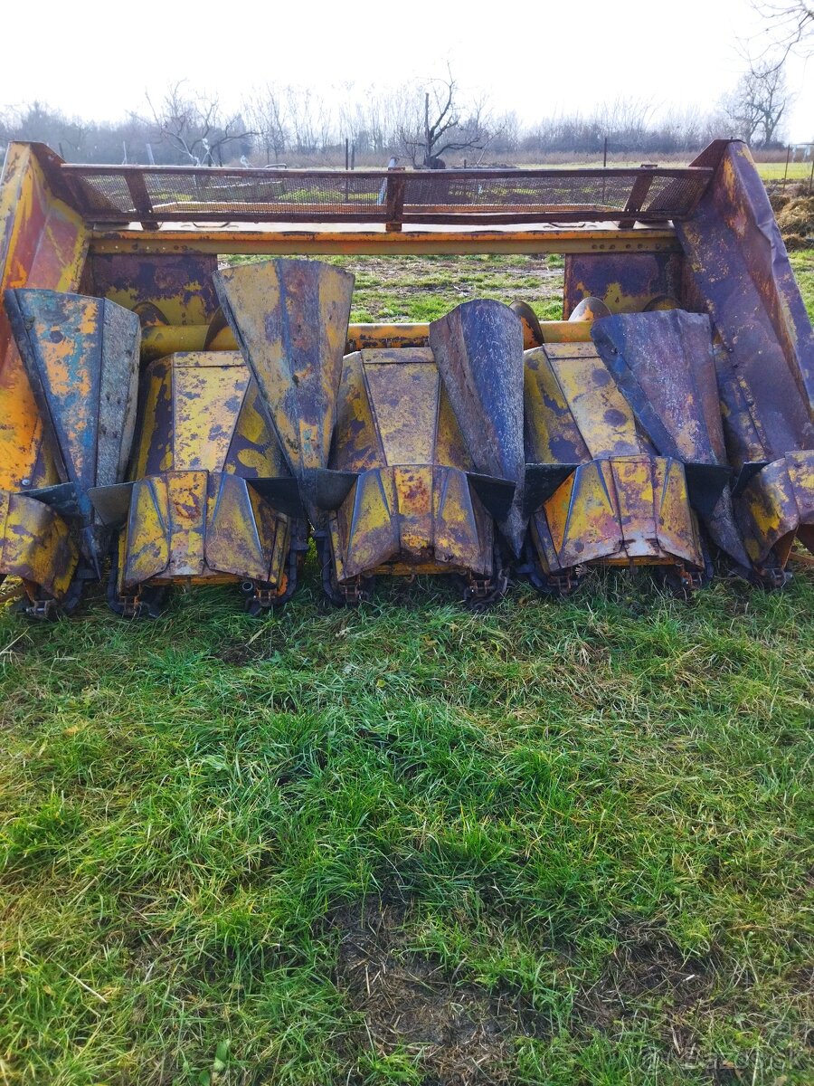 Kukuričný adaptér na kombajn 514 - 2