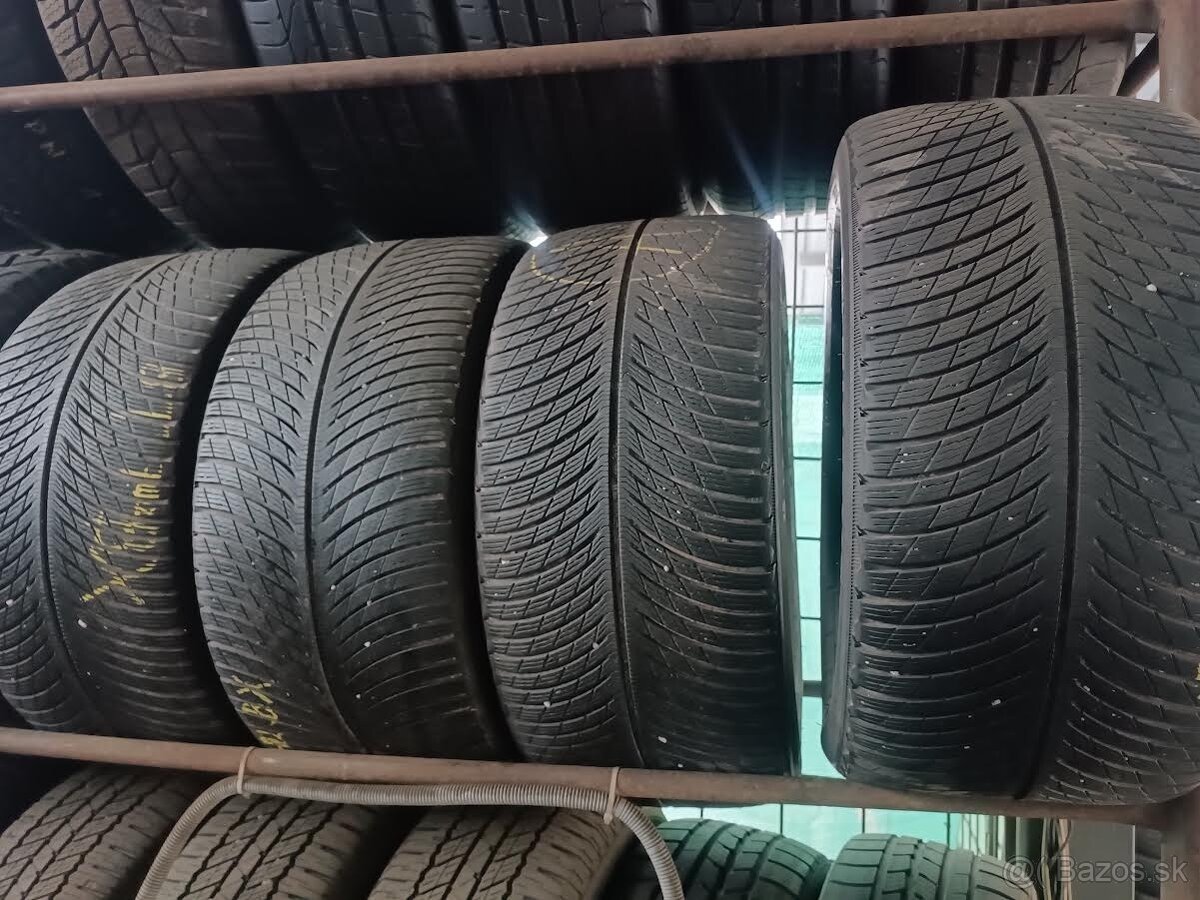 295/40R21 - 2