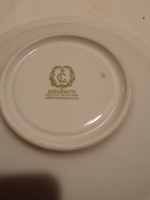 Porcelán - podšálky. - 2