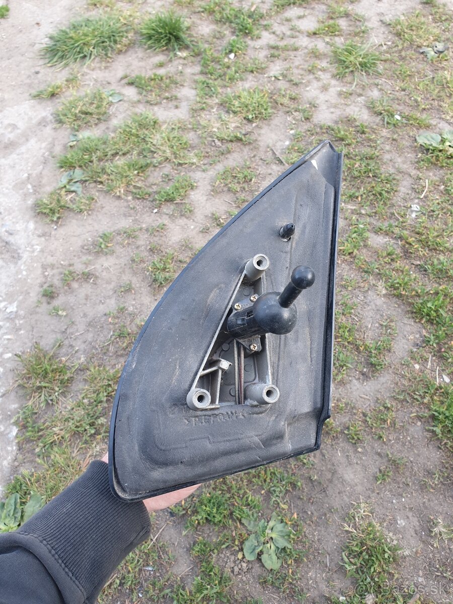 Aveo T250 Spätné prave čierne - 2