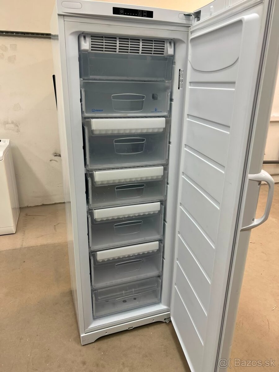 Predám mrazničku Indesit 175cm - 2