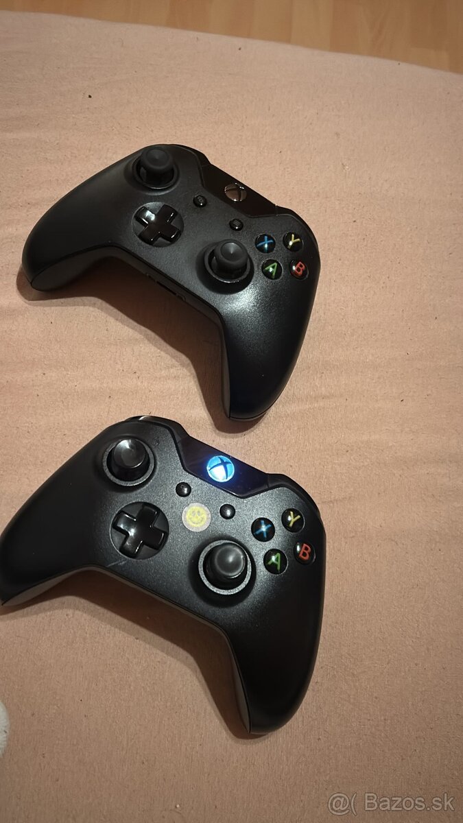 Xbox One X 2x ovládač a gta 5 - 2