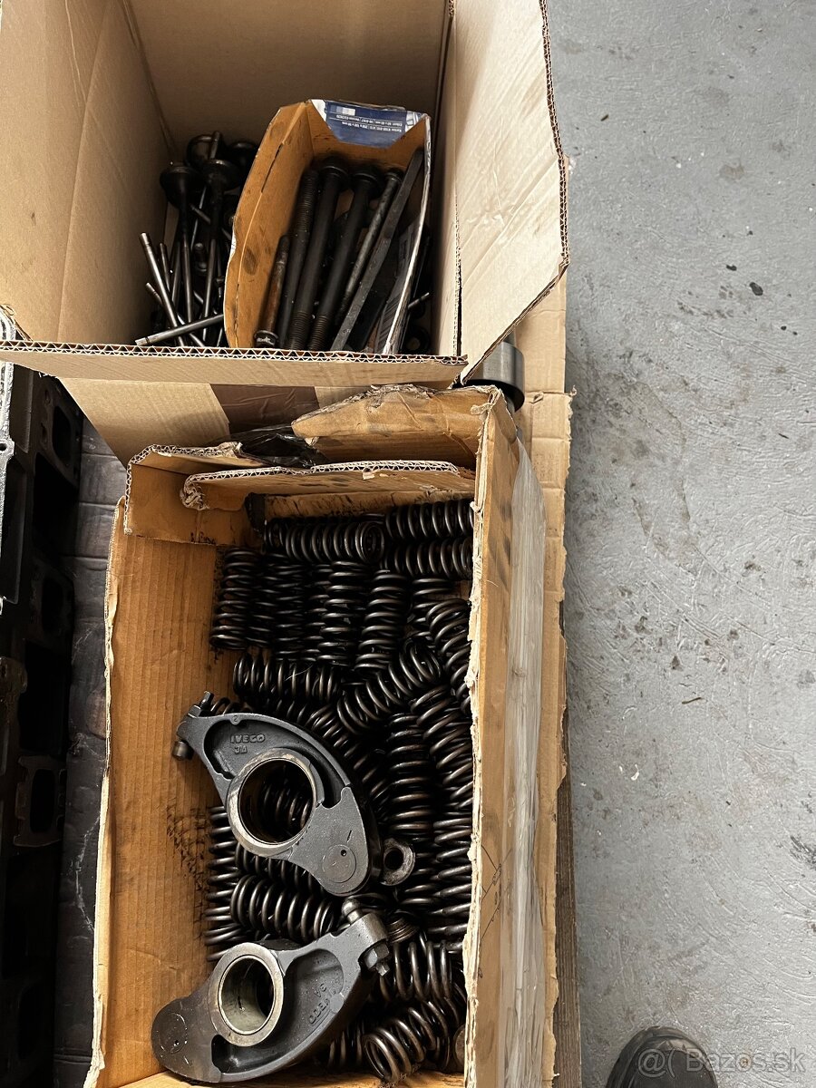 Iveco Hlava cursor 10 - 2