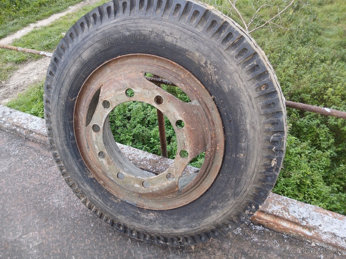 Kúpim 2 ks disky 10 dierové Na pneumatiky 8,25-20 - 2