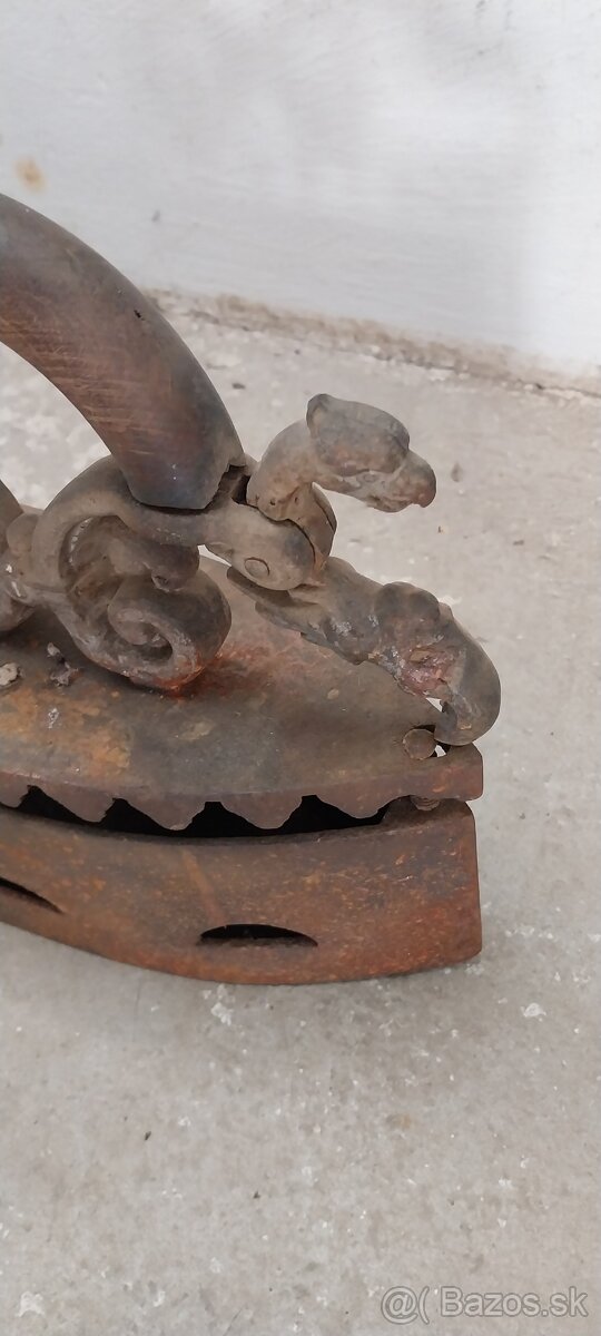 Starožitné kovové žehličky - 2