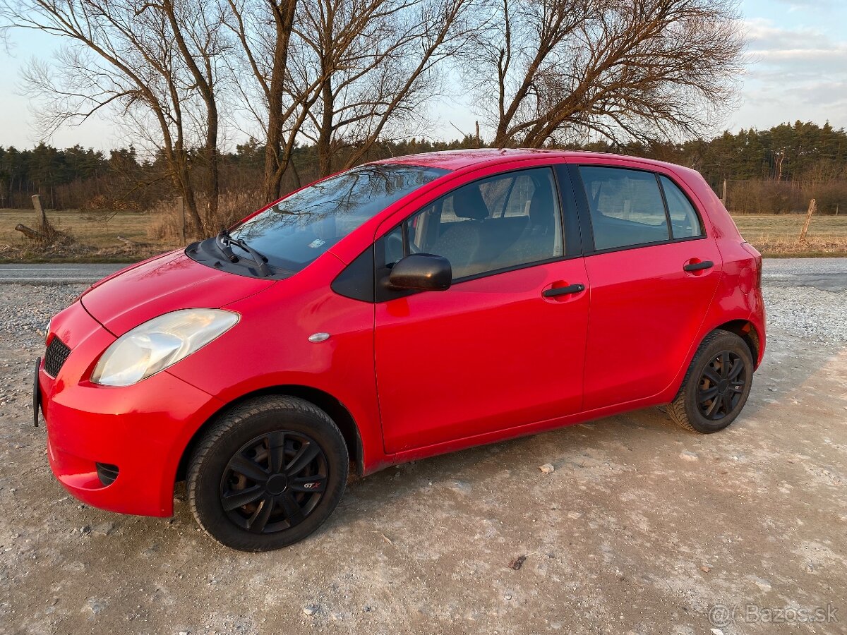 Predám Toyota Yaris 1,0 benzin - 2