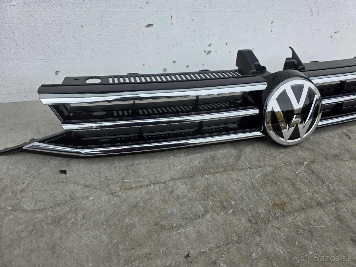 VW Touran 2015- maska so znakom pod radar - 2