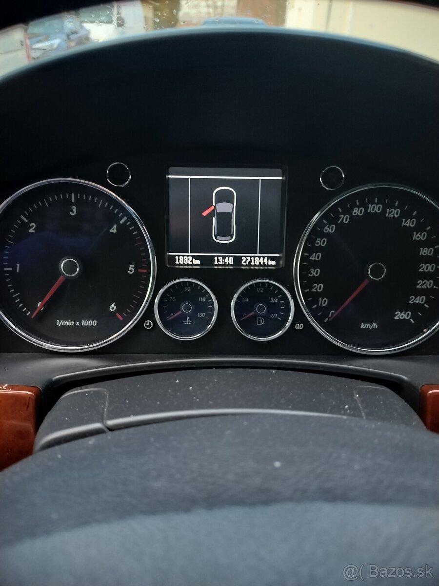 Predám VW Touareg (nepojazdný) - 2