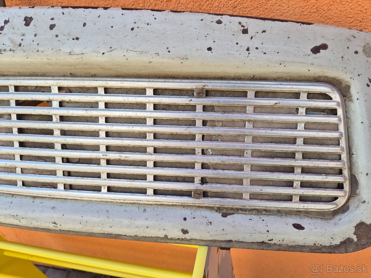 Trabant 601 – přední mřížka - 2