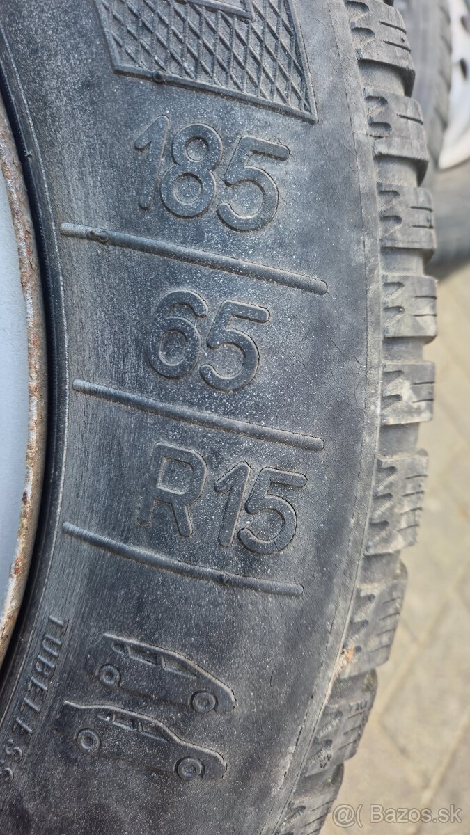 Predám zimné pneumatiky s diskami 185/65 R15 - 2