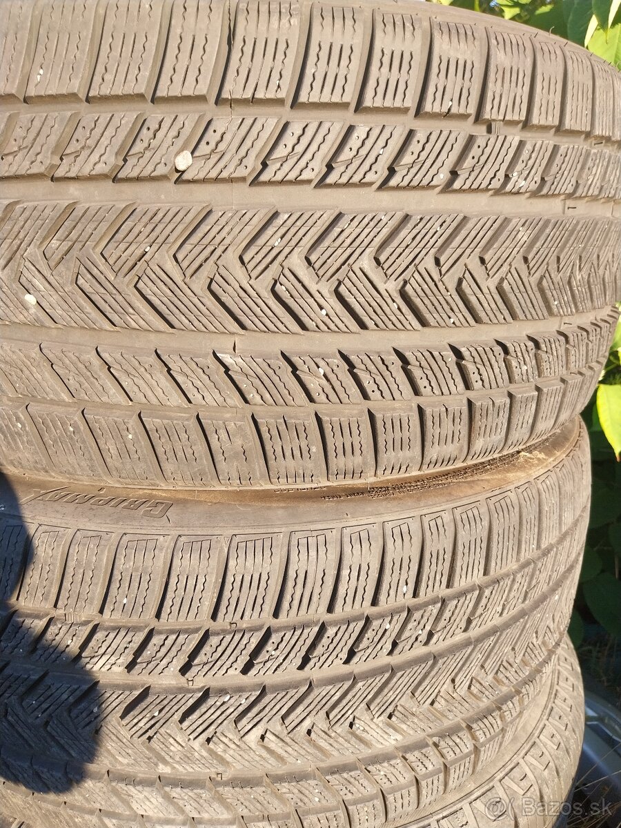 245/35R20 - 2