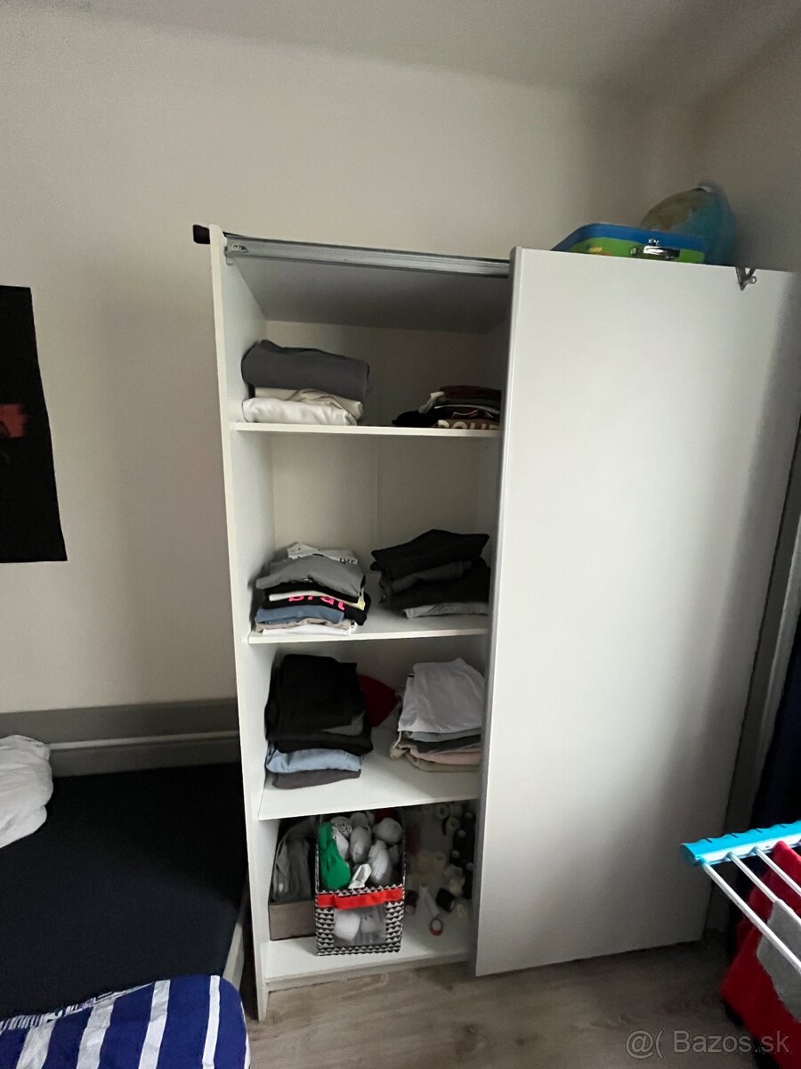 Skriňa s posúvanímy dverami - 2