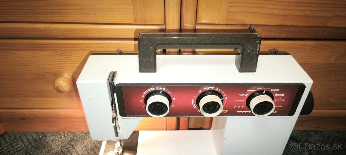 Predám šijací stroj Husqvarna 5710 - 2