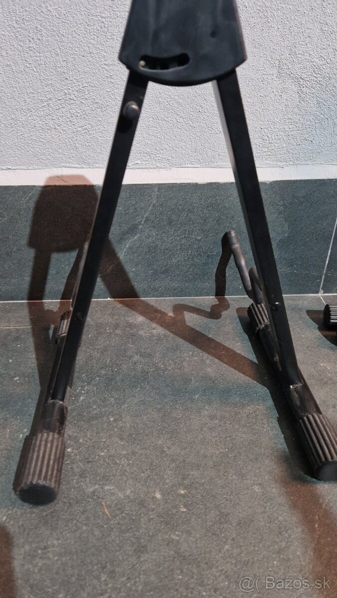 Stojan na gitaru - Soundking - 2