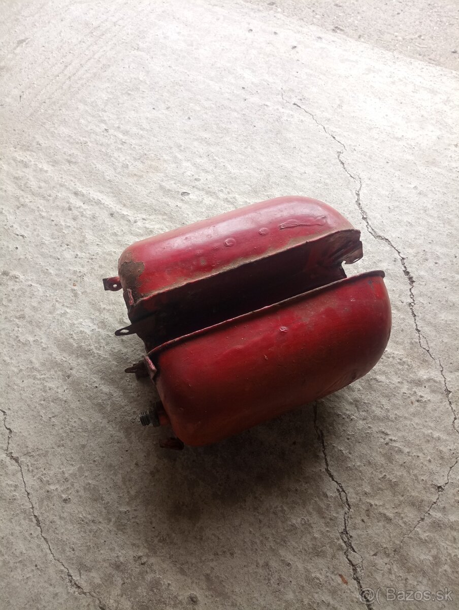 nádrž jawa, karburátor - 2