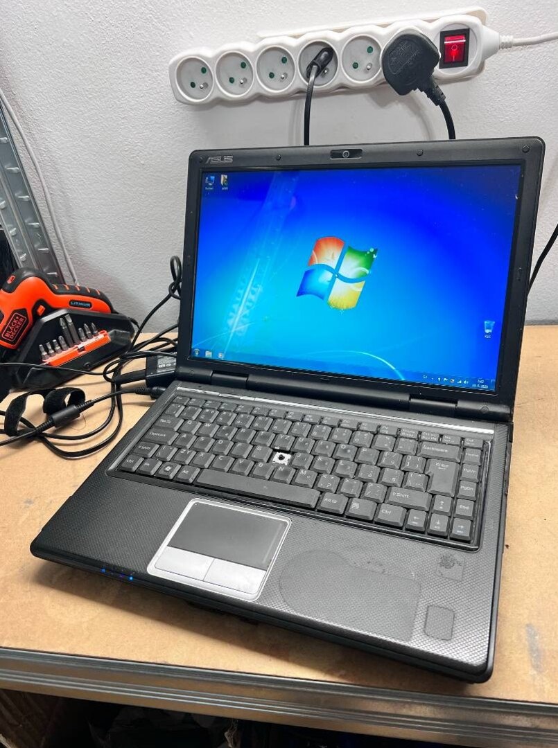 Predám notebook Asus Intel Core2Duo 2x2,00GHz.3gb ram.160gbH - 2