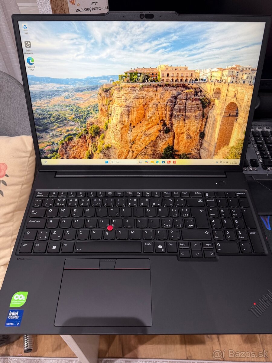 LENOVO ThinkPad P16s Gen3 - 2