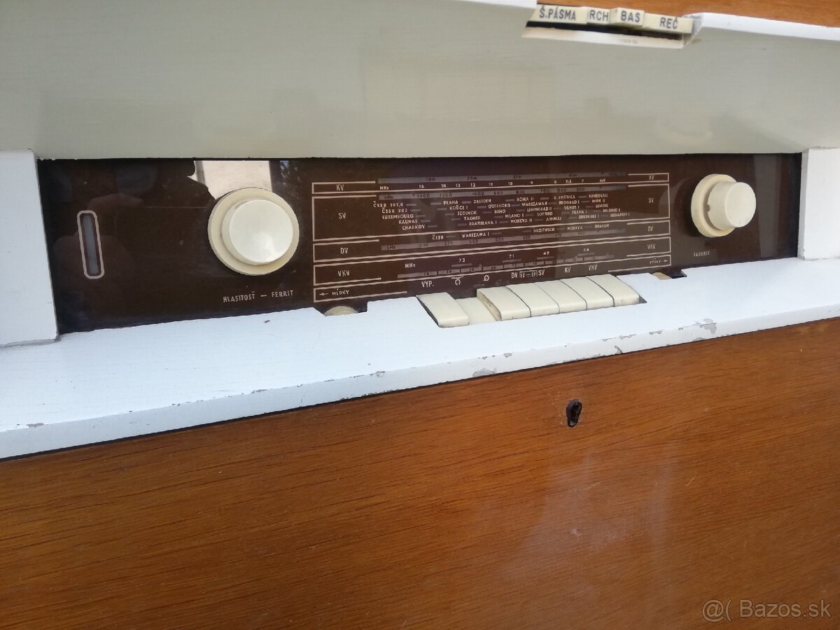 Tesla radio drevene - 2