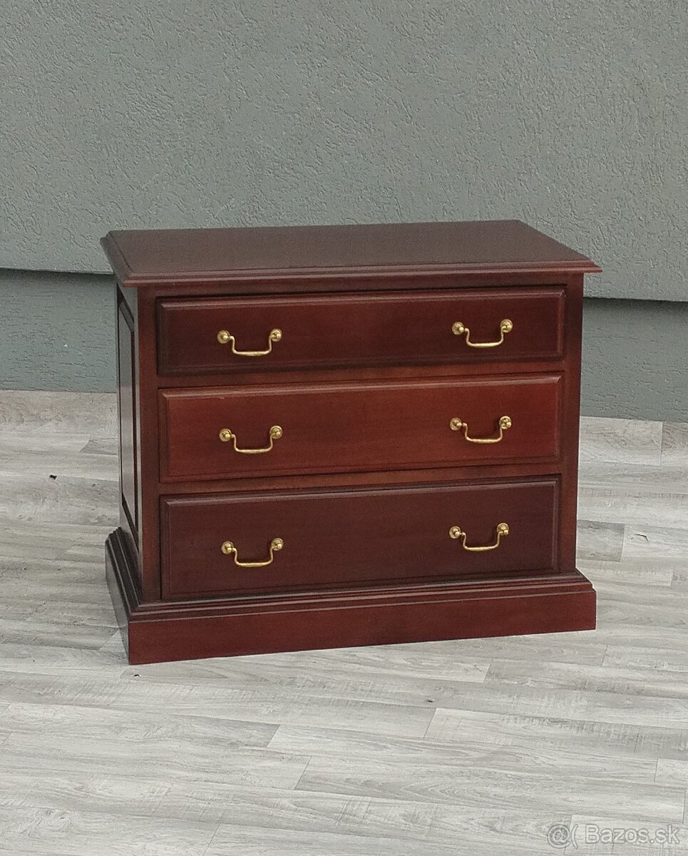 Komoda s 3 zásuvkami. - 2