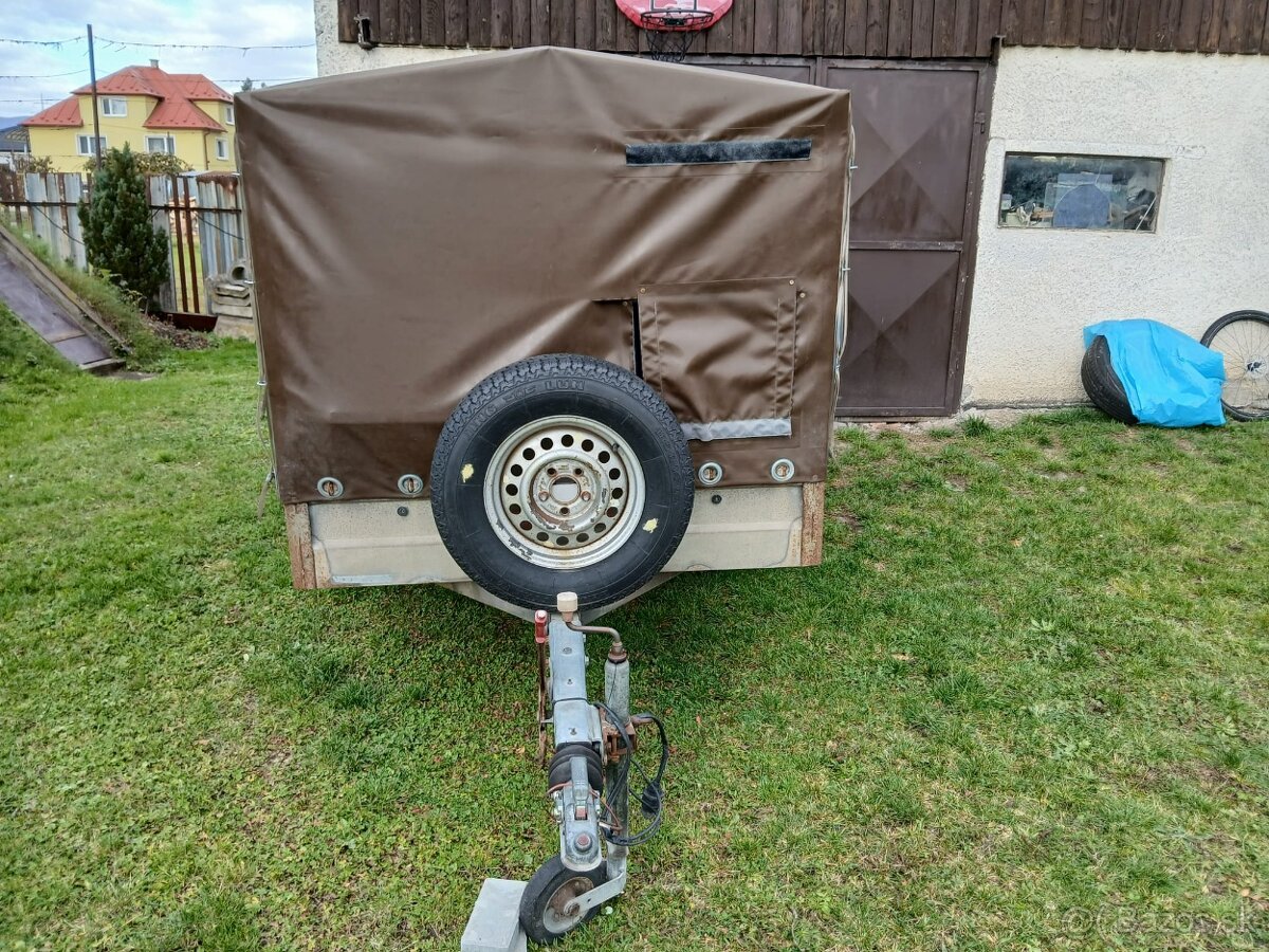 prives 1100kg plachta cena : 1300€ - 2