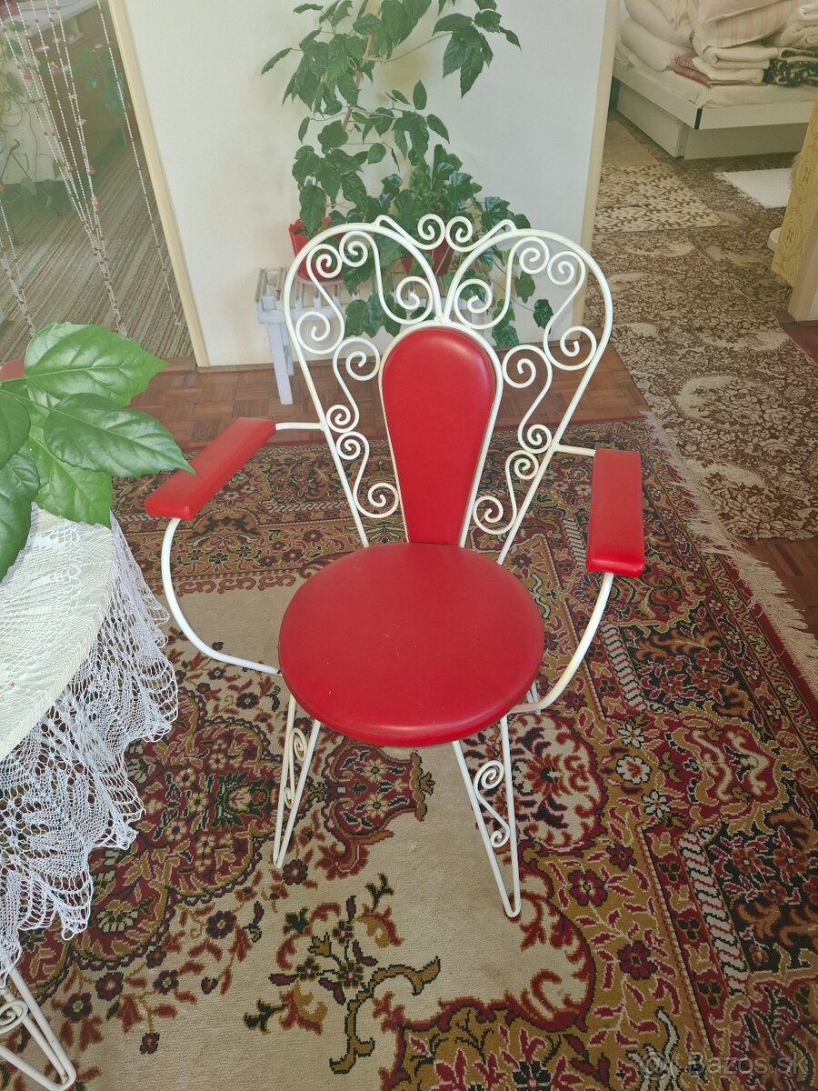 Predám 4 stoličky a stôl - 2